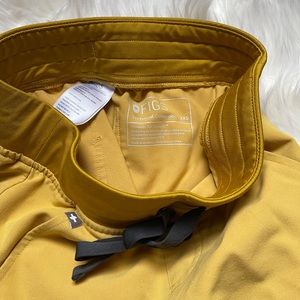 NFO - passing through my smoke free | cat & pup friendly home. Didn’t fit me.